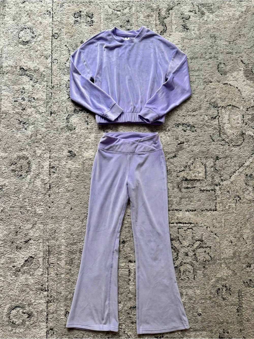 YOGALICIOUS GIRLS 2pcs set light purple/lavender long sleeve cropped top/pants